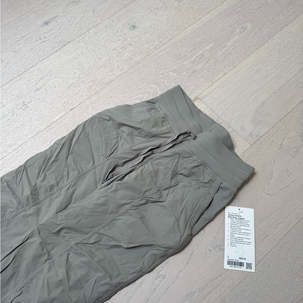 NWT Lululemon Athletica Dance Studio Mid-Rise Jogger Size 2 - Picture 4 of 6